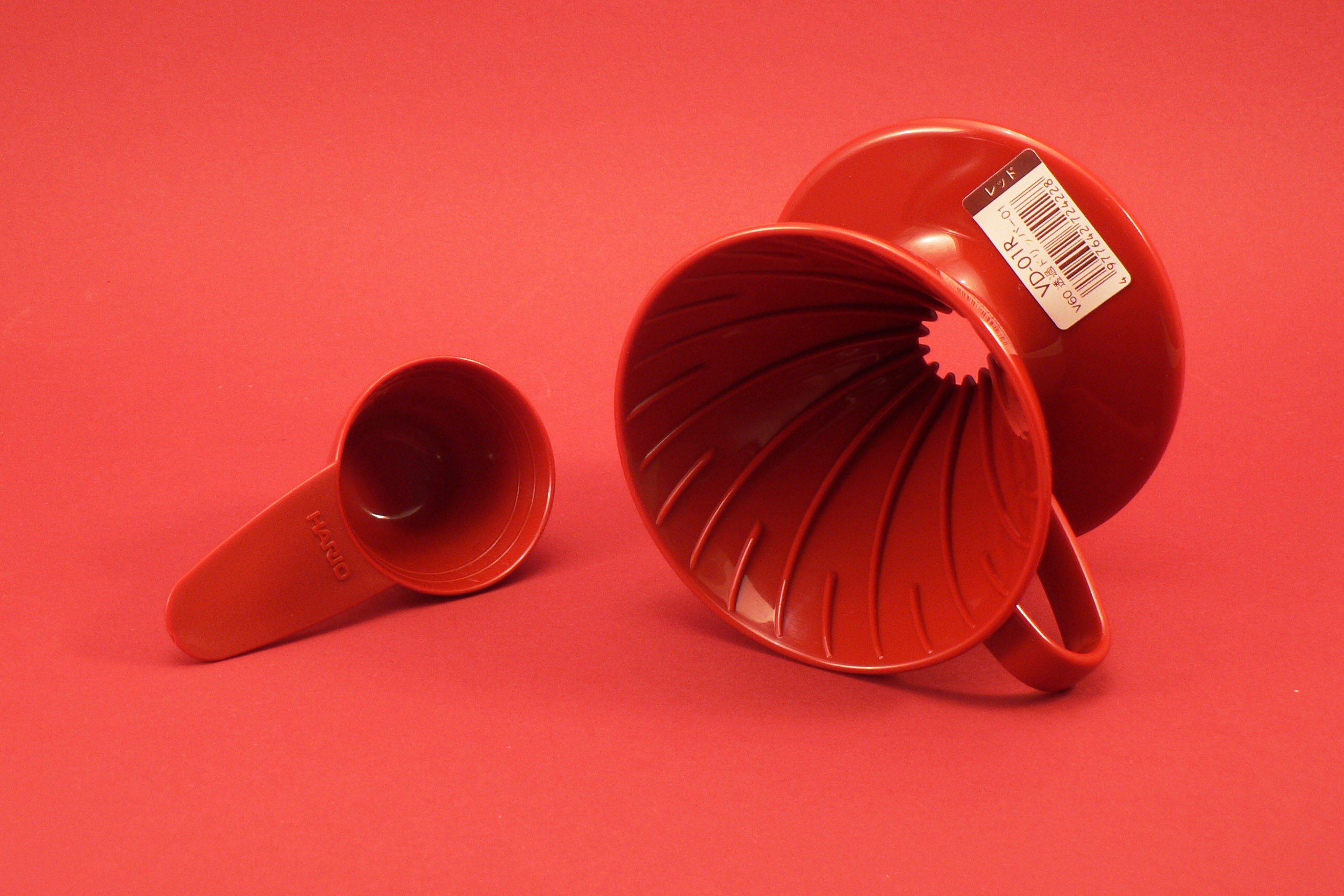 Hario Dripper V60-02R plastový - červený na 4 šálky