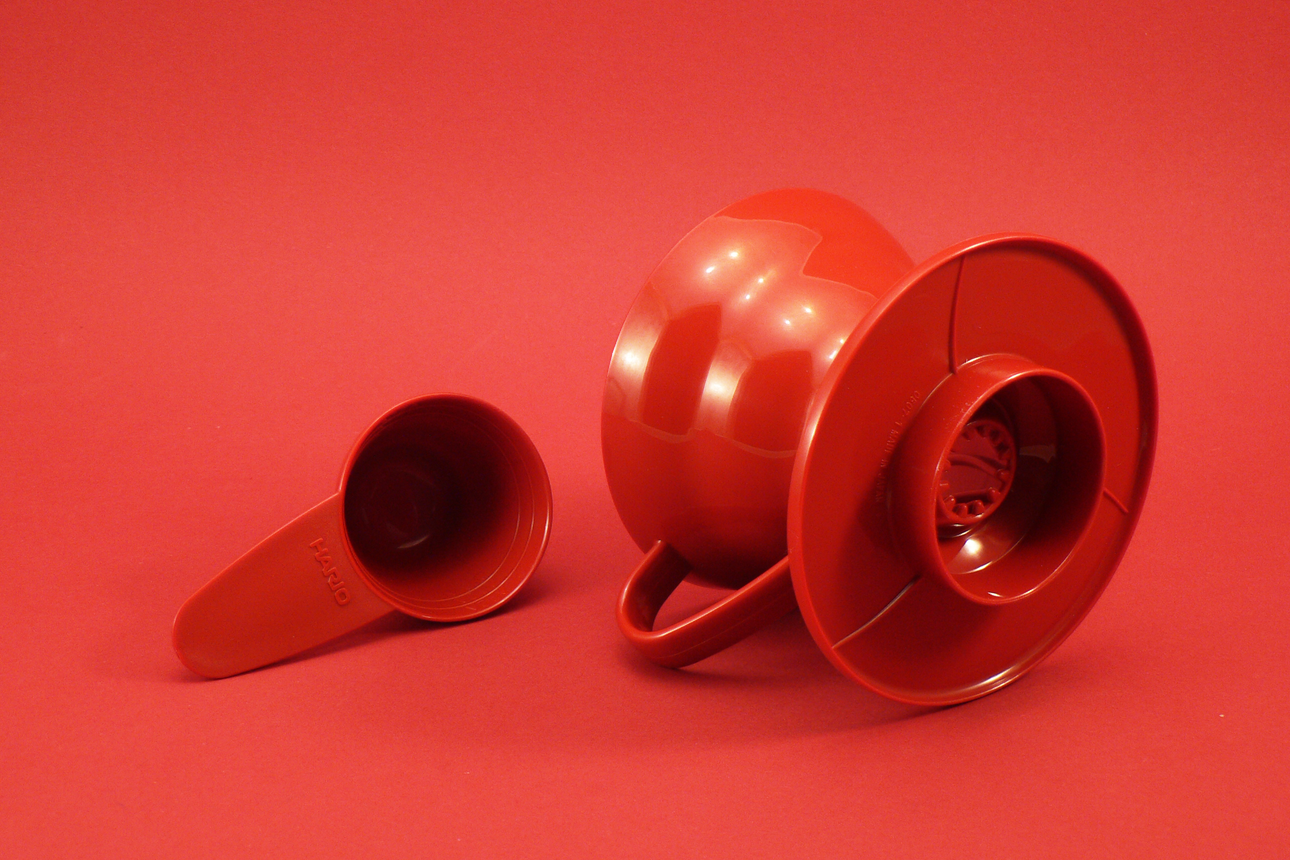 Hario Dripper V60-02R plastový - červený na 4 šálky