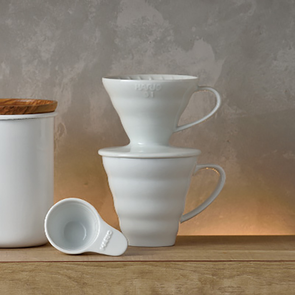 Hario hrnek V60 ceramic 300 ml bílý
